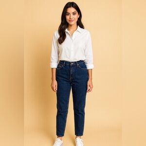 Wrangler vintage 90s style medium wash mom jean with front pocket logo size 26